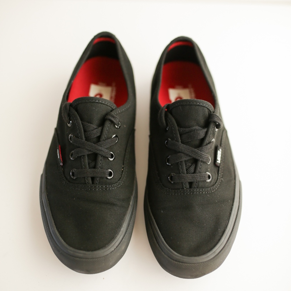 Vans Black Ultra Cush Sneakers 6M Men / 7.5M Women
